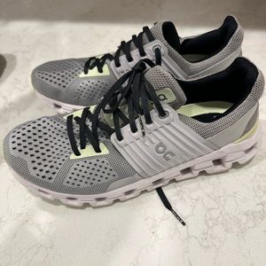 On cloud tennis shoes